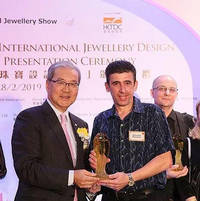 Alex receives award for jewelry design